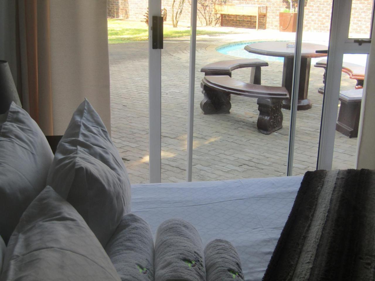 Bosveld Guest House Onverwacht ภายนอก รูปภาพ